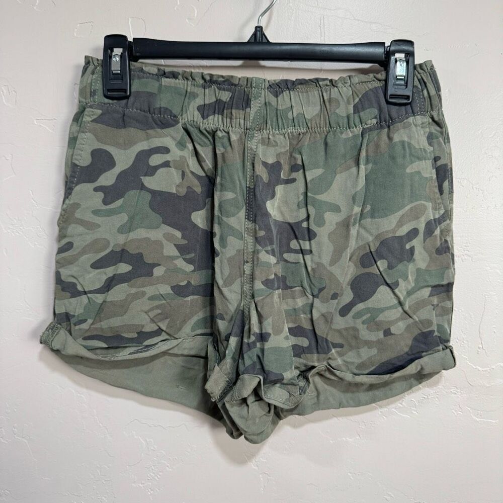 Celebrity Pink Size Small Green Camo Shorts